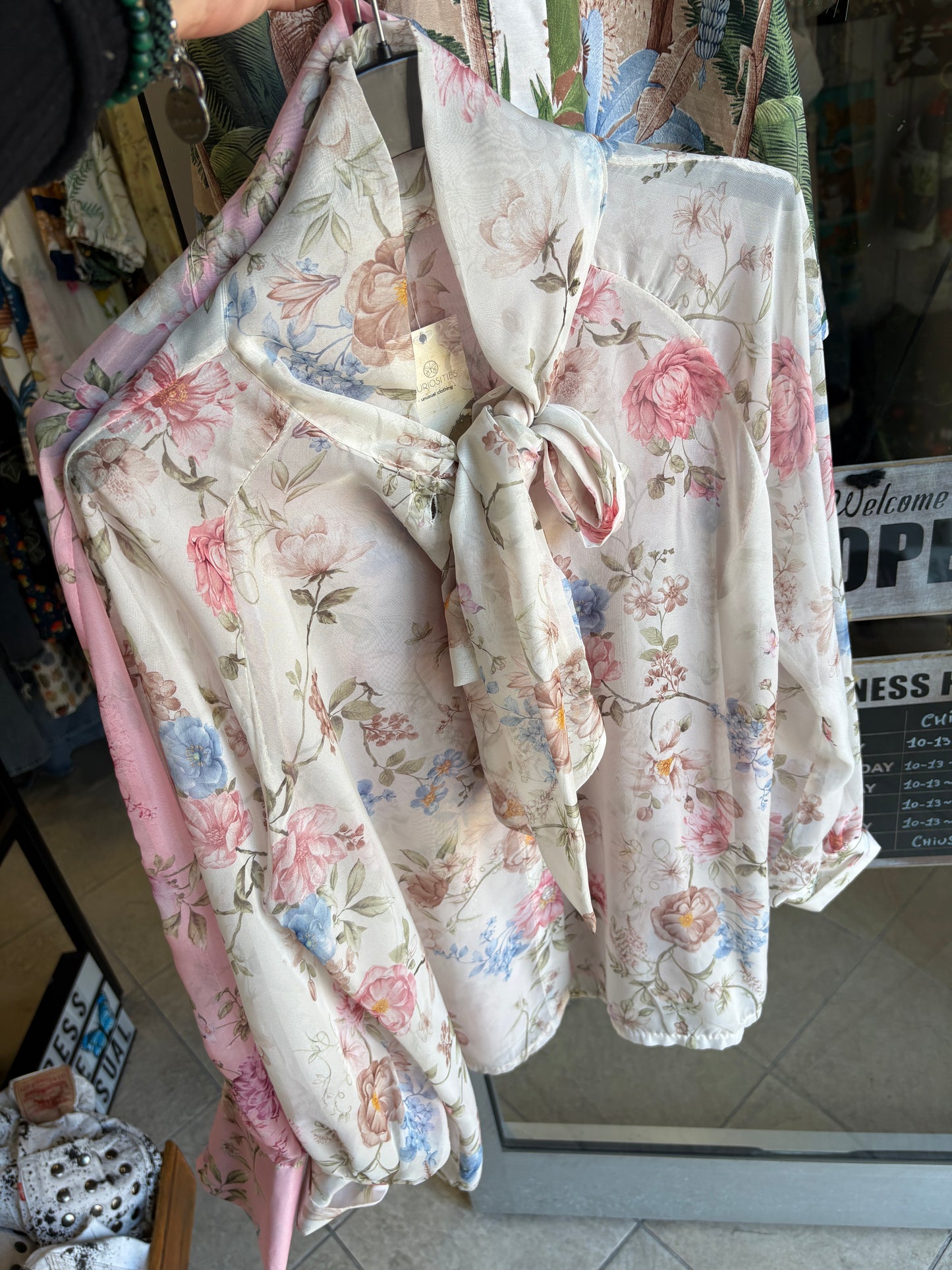 Camicetta in Chiffon Floreale con Fiocco al Collo - in 3 Colori