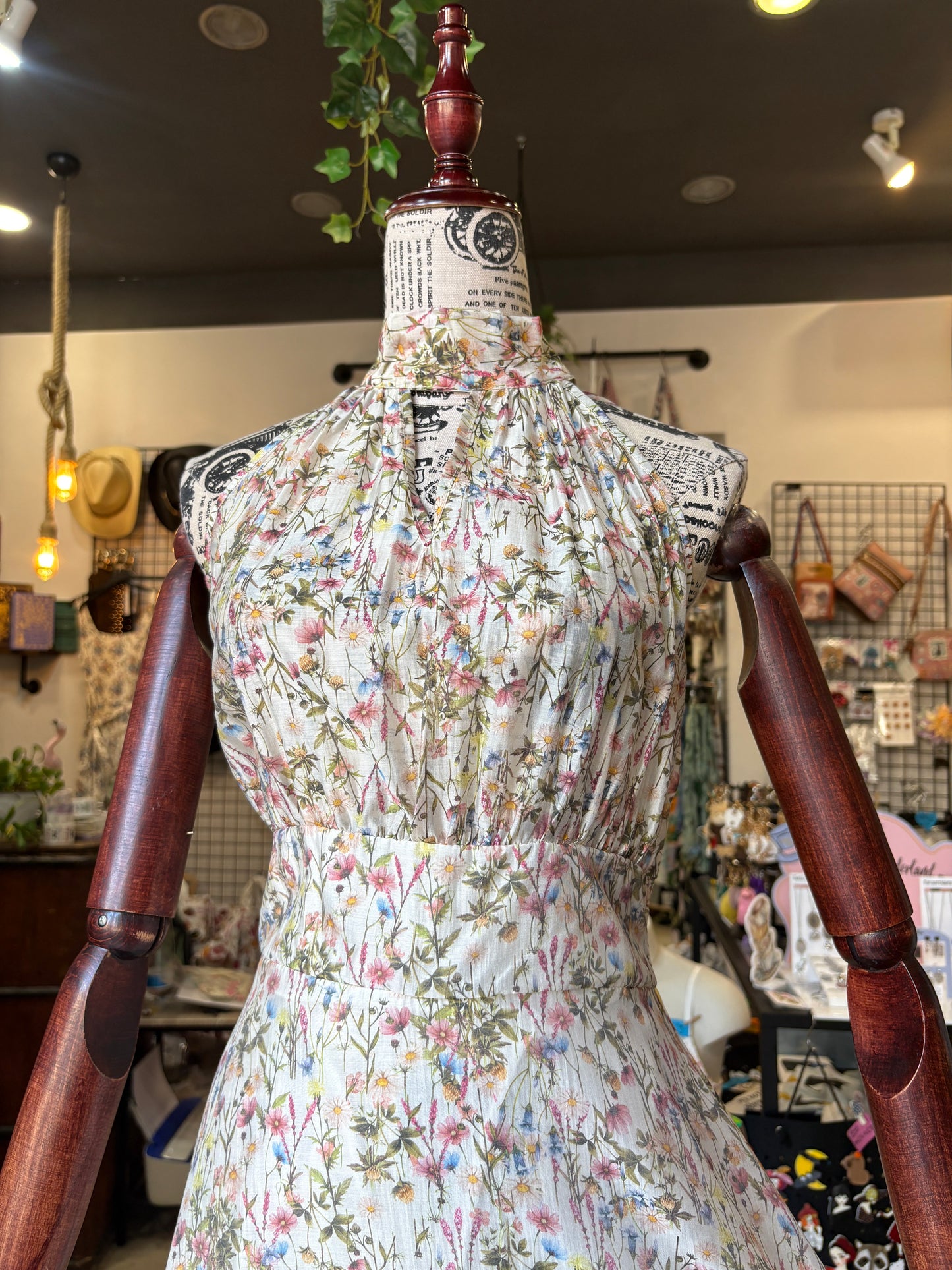 Abito Midi in Lyocell a Fiori con Scollo Americano e Fiocco – Eleganza Eco-Friendly