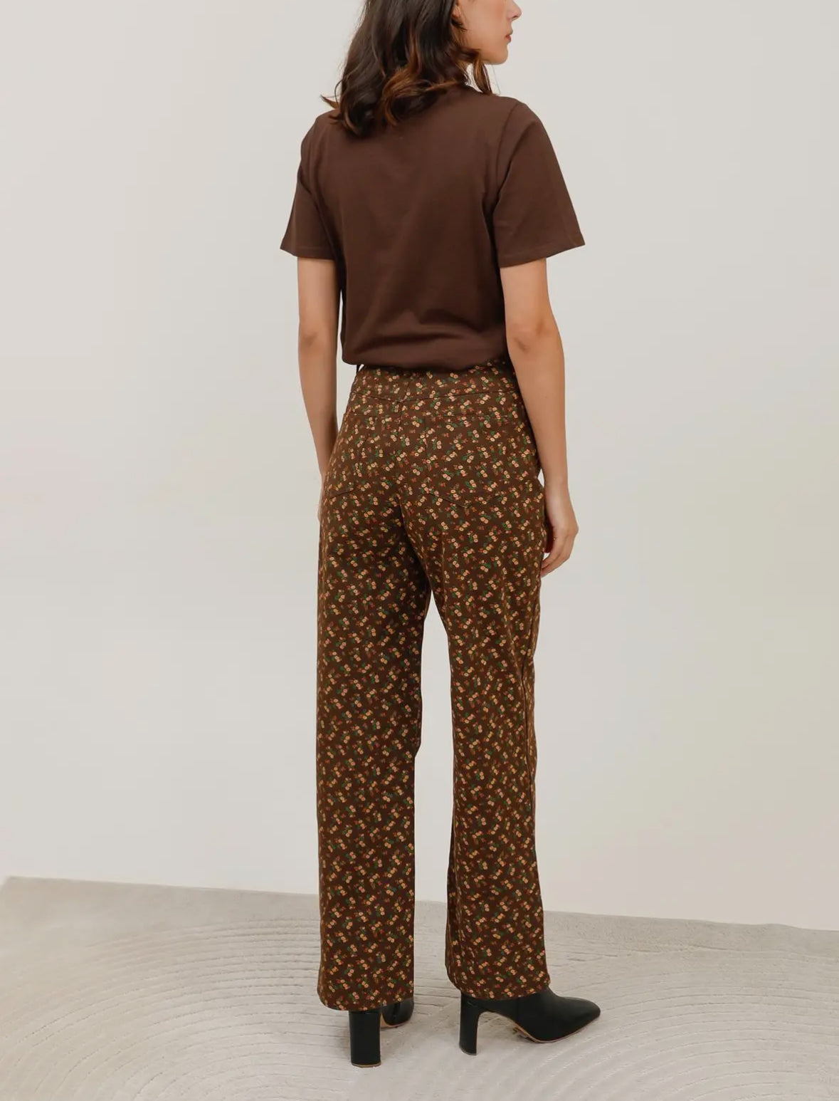 Jeans marroni floreali vita alta a gamba larga