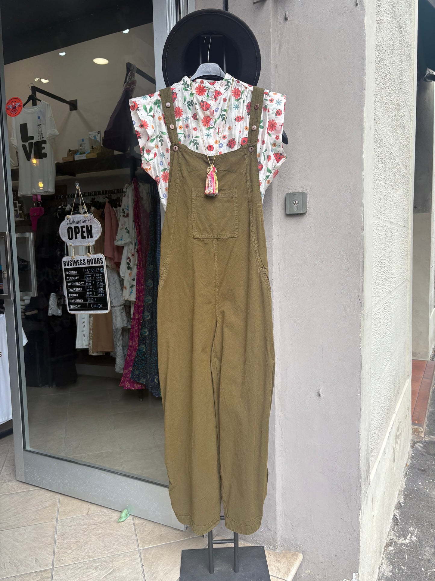 Salopette indiana con pantalone a gamba ampia cachi