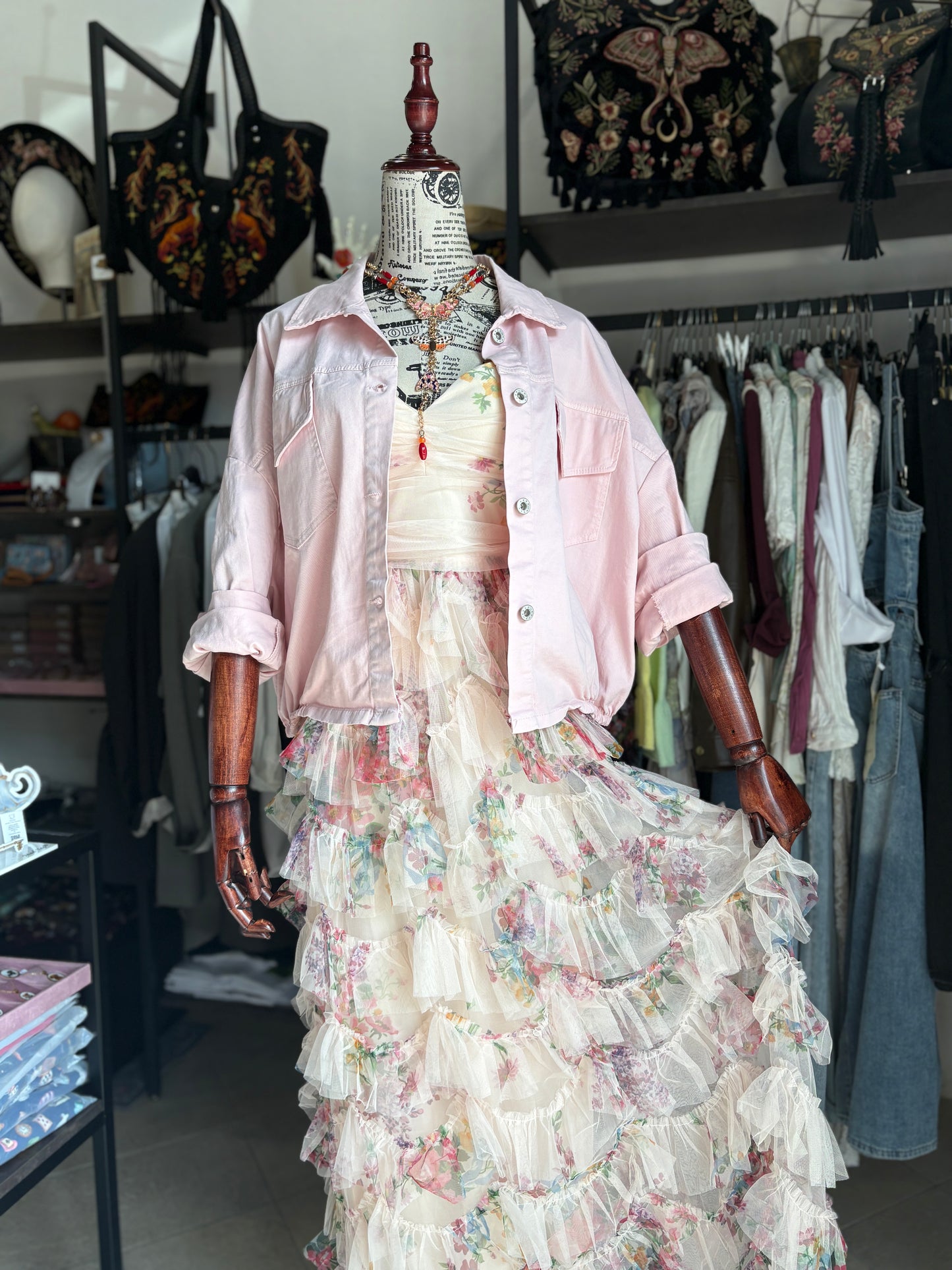 Abito Maxi "Spring Bloom" in Tulle a Balze - Beige con Scollo a Cuore