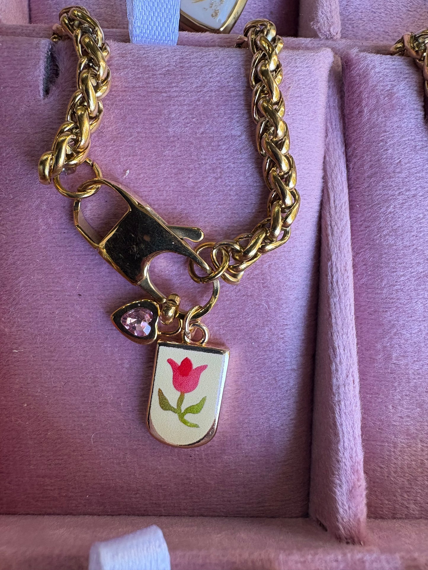 Collana in acciaio inossidabile color oro con ciondolo smaltato floreale