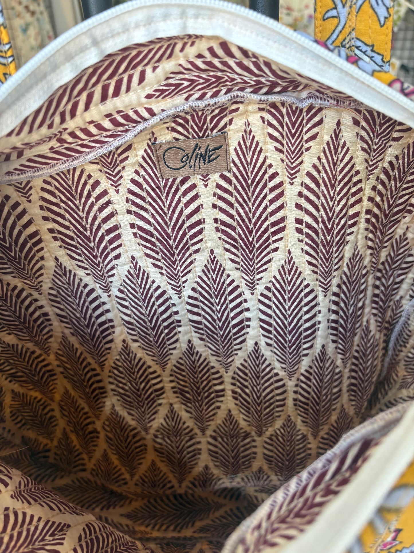 Borsa in cotone trapuntato floreale con zip e bordi stondati in 3 colori