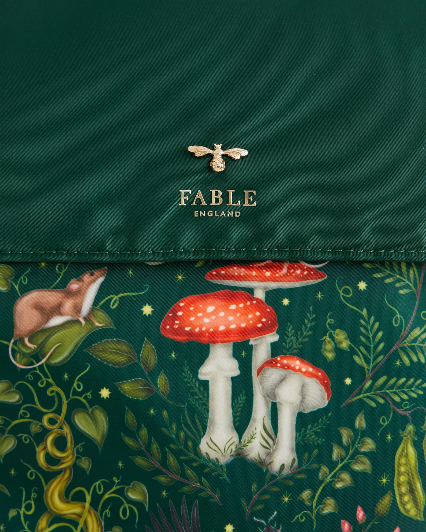 Zaino Verde Fable England Into the Woods di Catherine Rowe