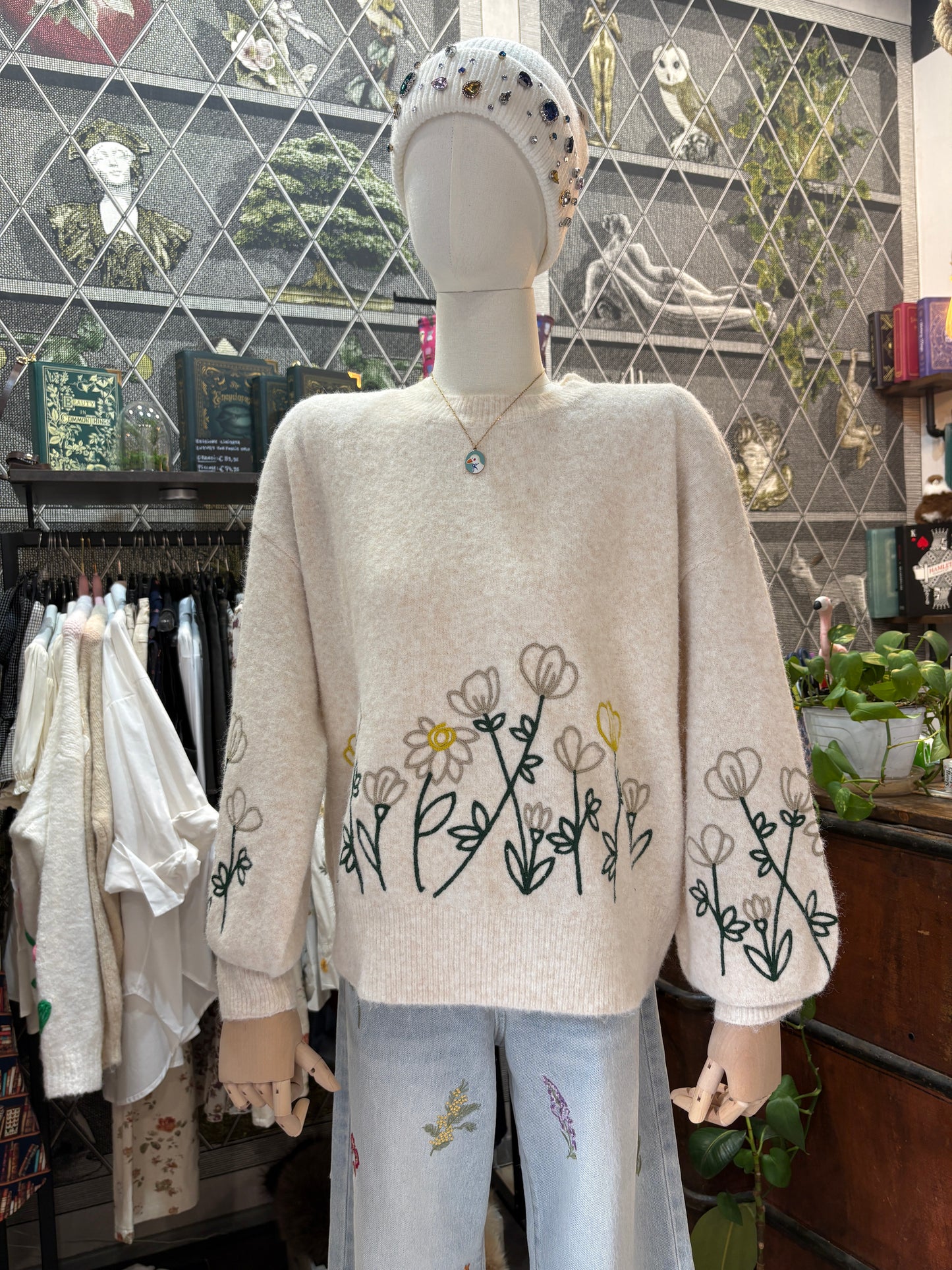 Maglione "Jardin d’Hiver" – Fascino Francese e Dettagli Floreali