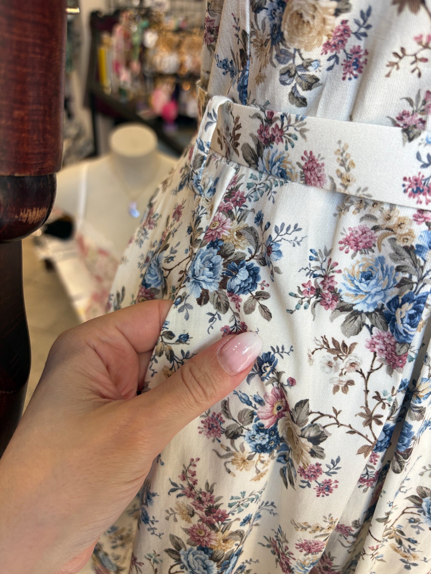 Abito Rétro in Cotone a Fiori in 2 colori con Cintura e Tasche – Stile Vintage Romantico