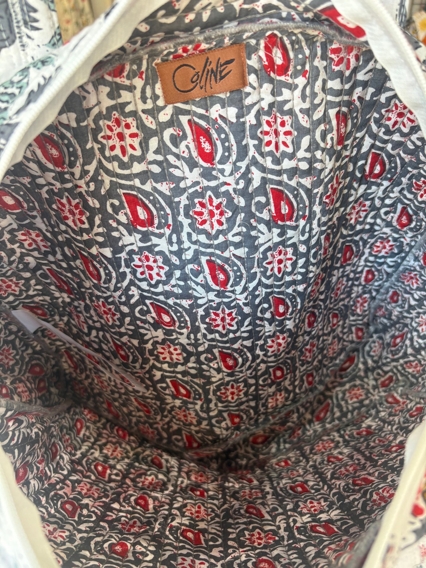 Borsa in cotone trapuntato floreale con zip e bordi stondati in 3 colori