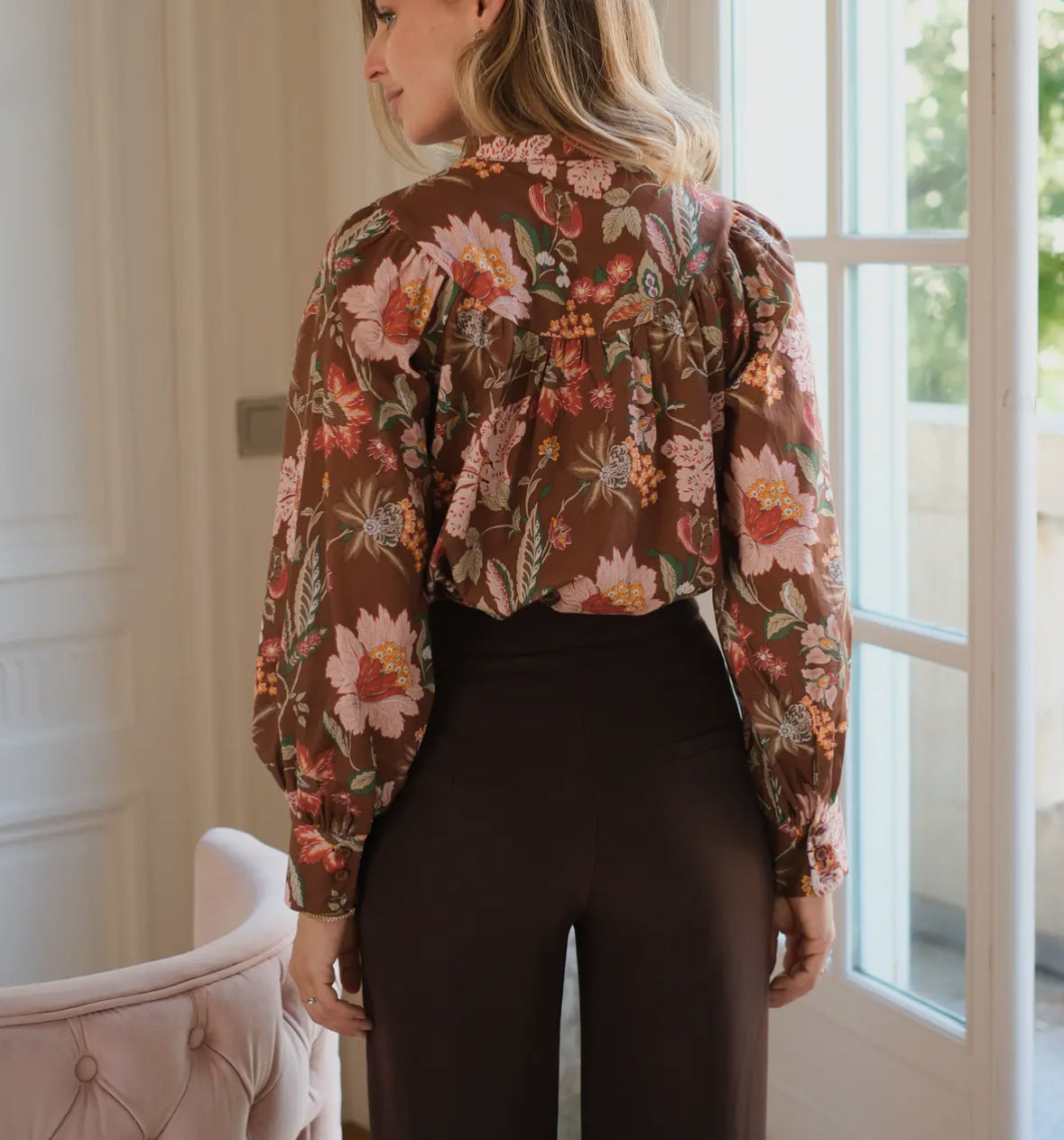 Blusa francese marrone floreale in cotone collo alla coreana