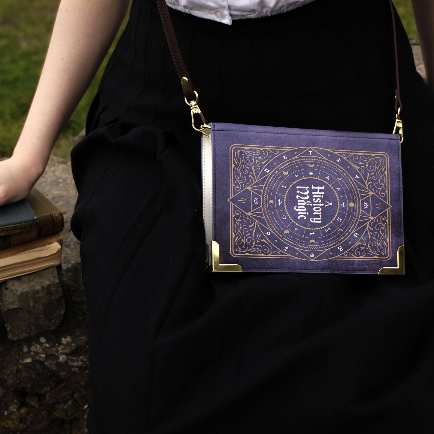 Borsa libro a tracolla A History of Magic