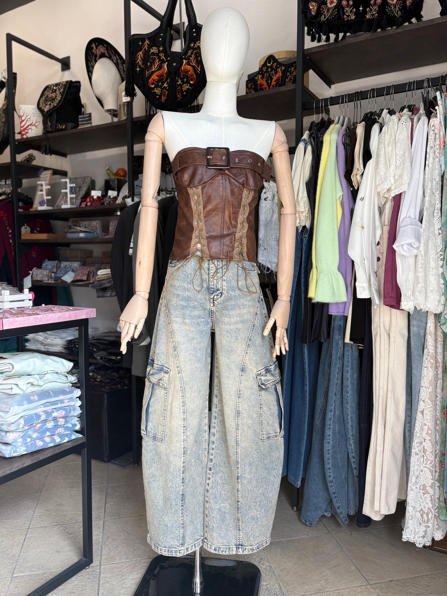 Bustino in Ecopelle "Urban Rebel" – Effetto Vintage con Fibbia e Stringhe