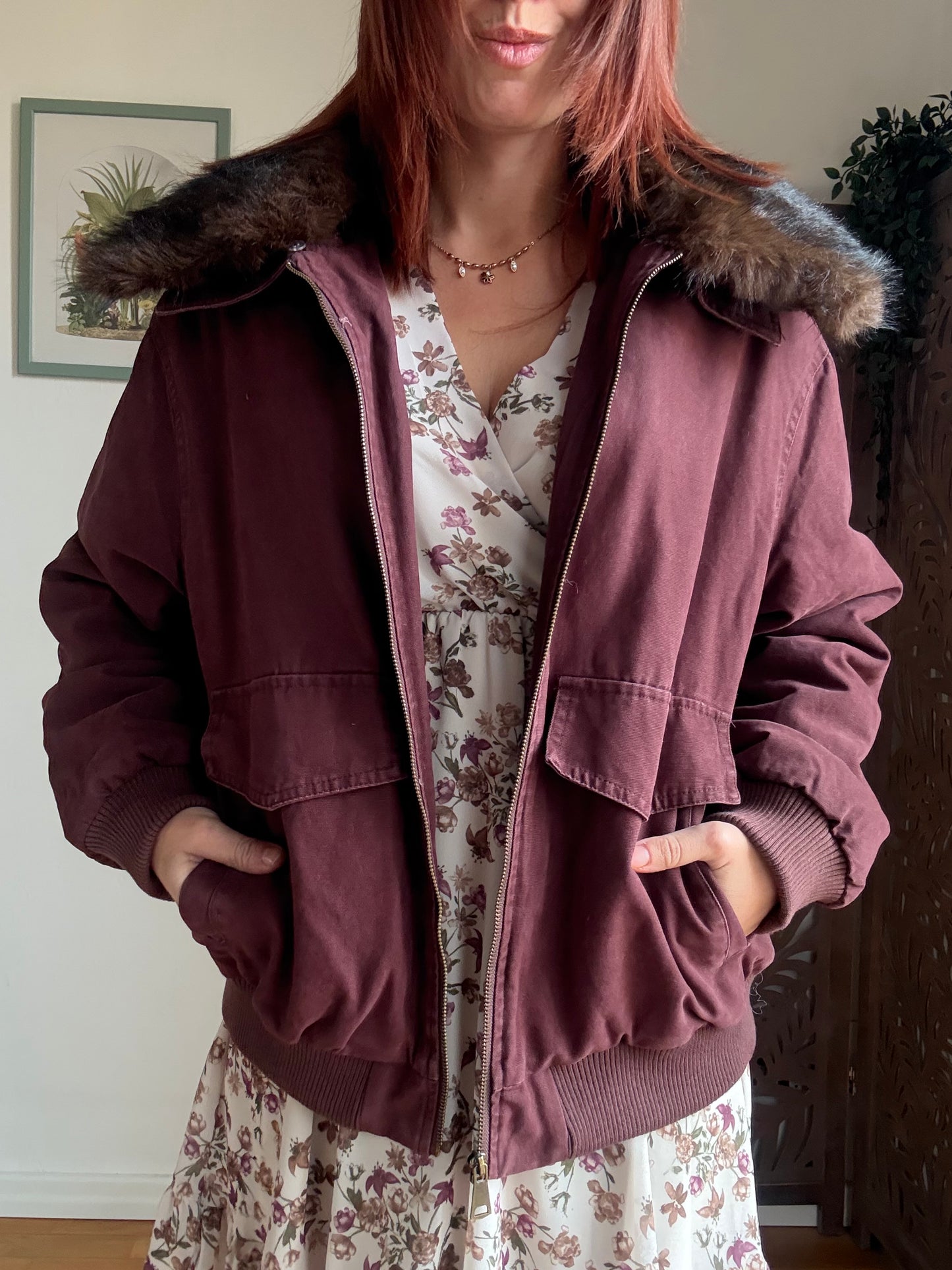 Giaccone oversize in cotone bordeaux con collo in ecopelliccia removibile