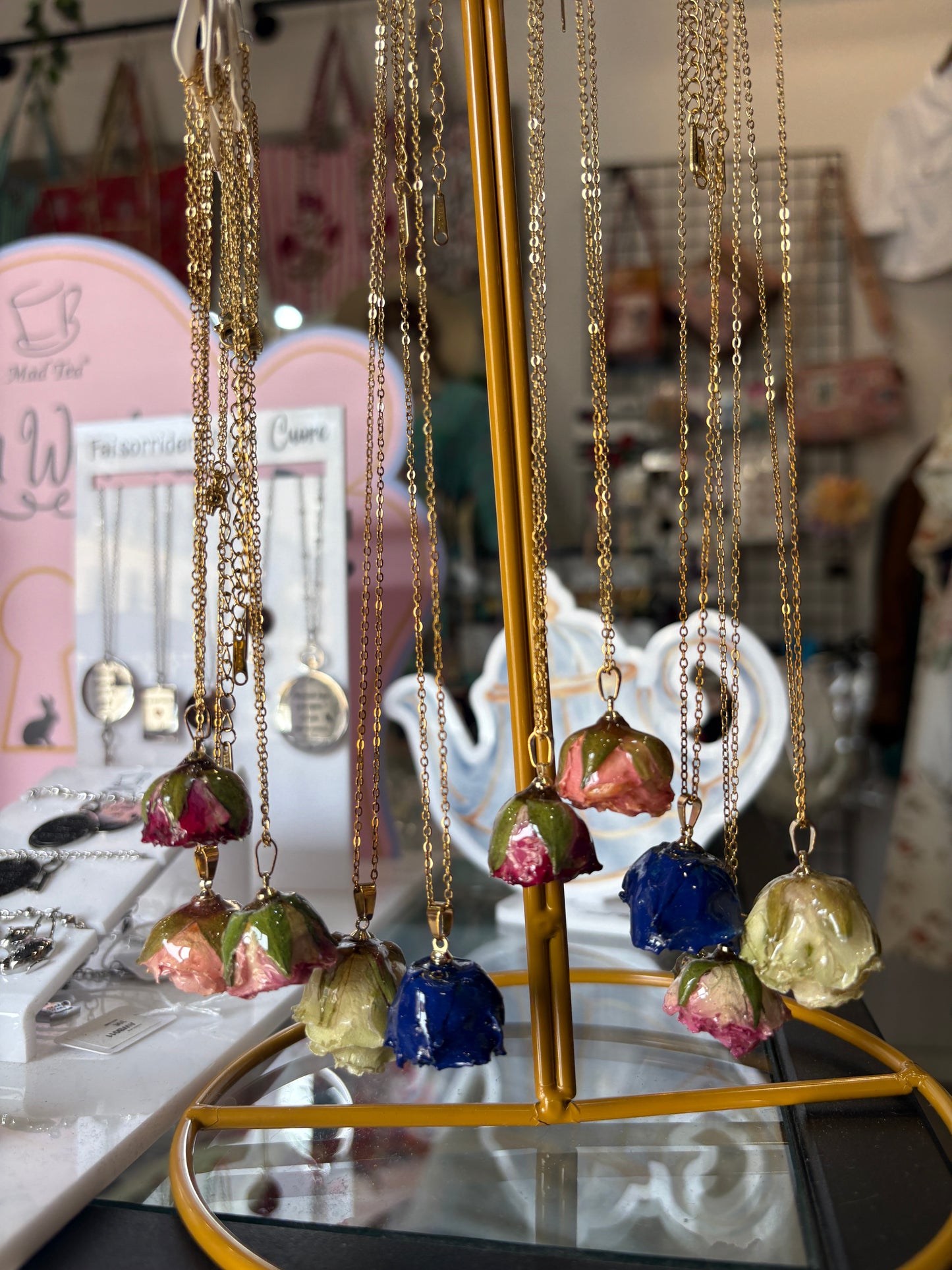 Collana "Rosa Eterna" – Bocciolo di Vera Rosa in Resina e Acciaio Inossidabile