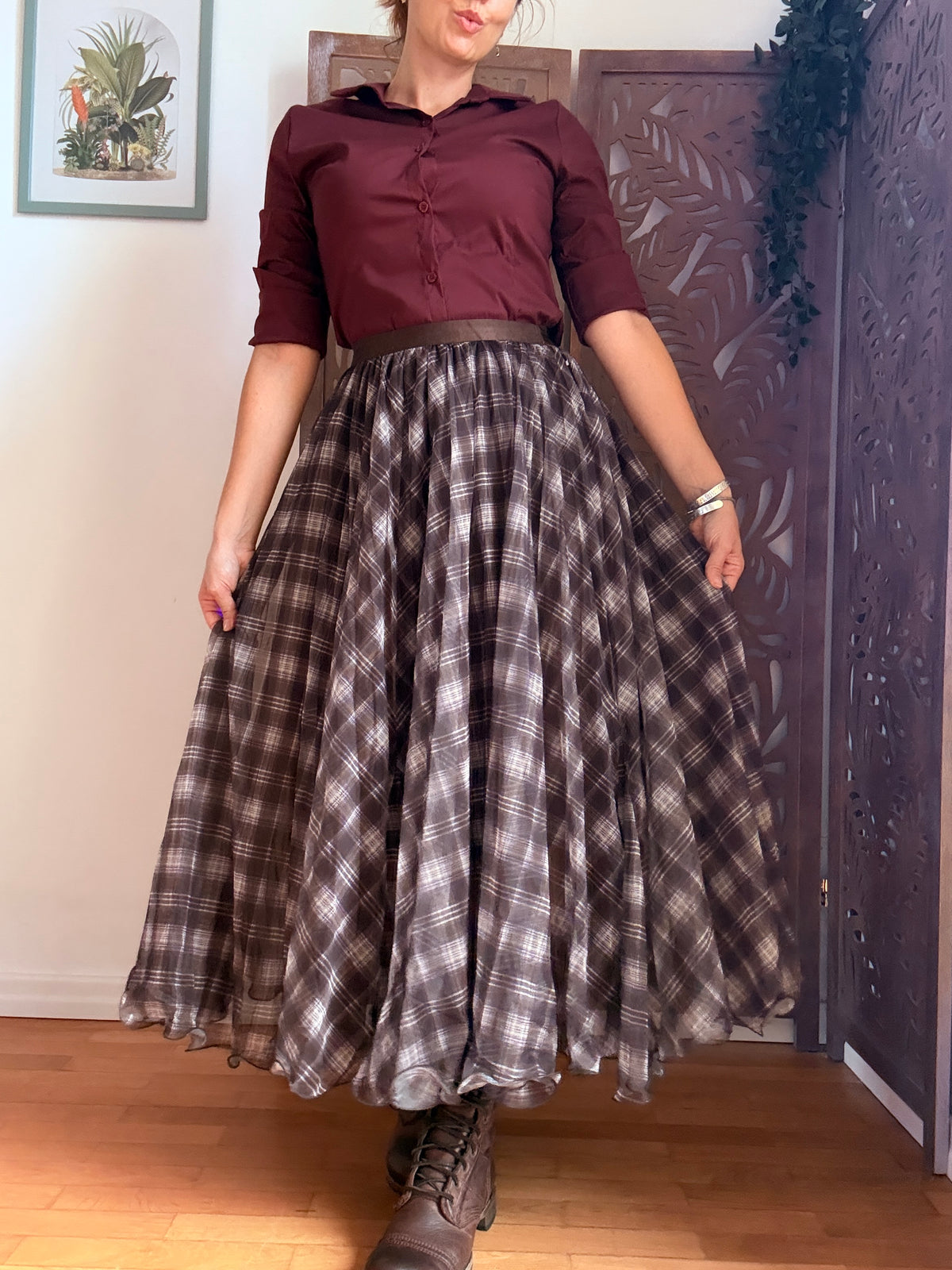 Gonna lunga in tulle tartan marrone con orlo a onde