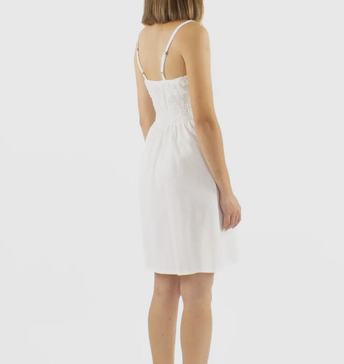 Abito corto boho indiano bianco in cotone con motivo etnico sullo scollo