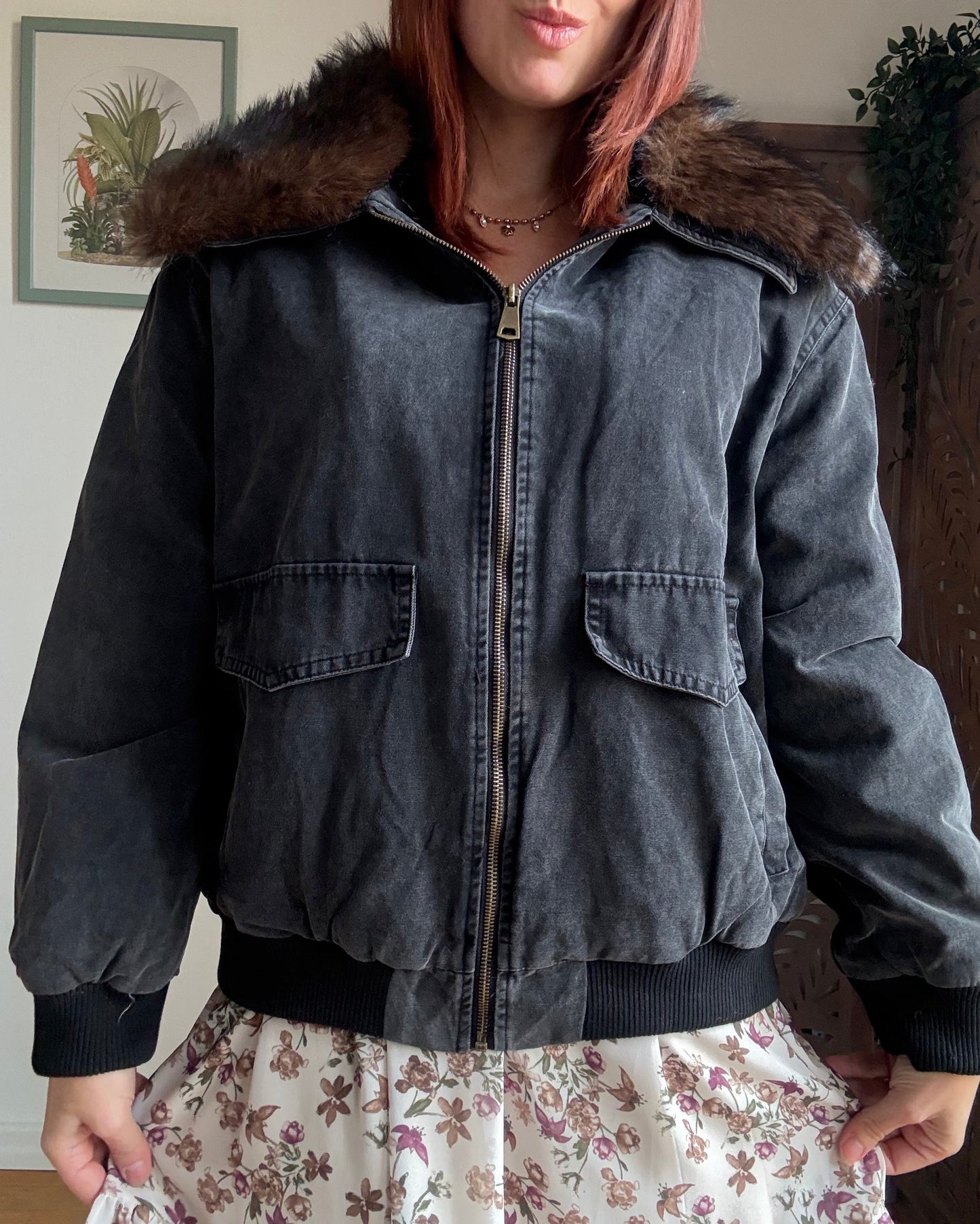 Giaccone oversize in cotone nero con collo in ecopelliccia removibile