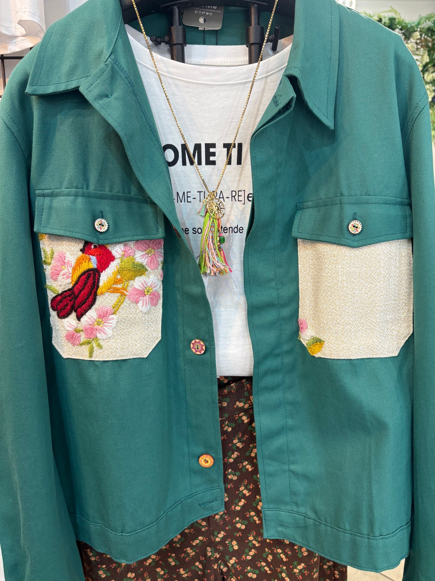 Giacca in cotone Re-Made verde con tasche ricamate unisex