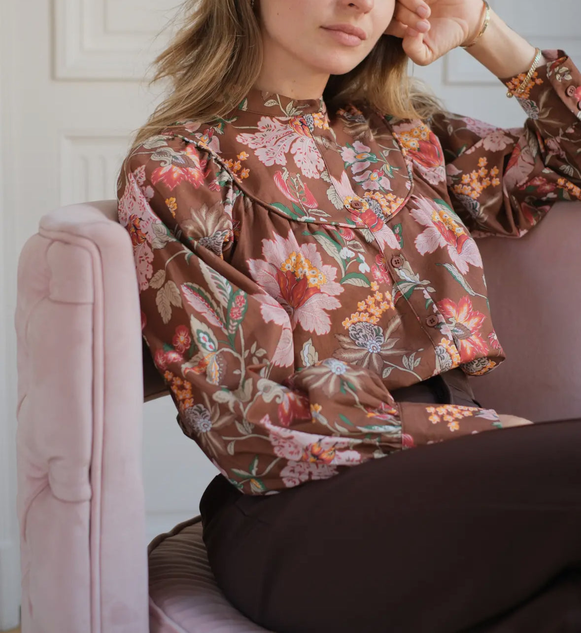 Blusa francese marrone floreale in cotone collo alla coreana