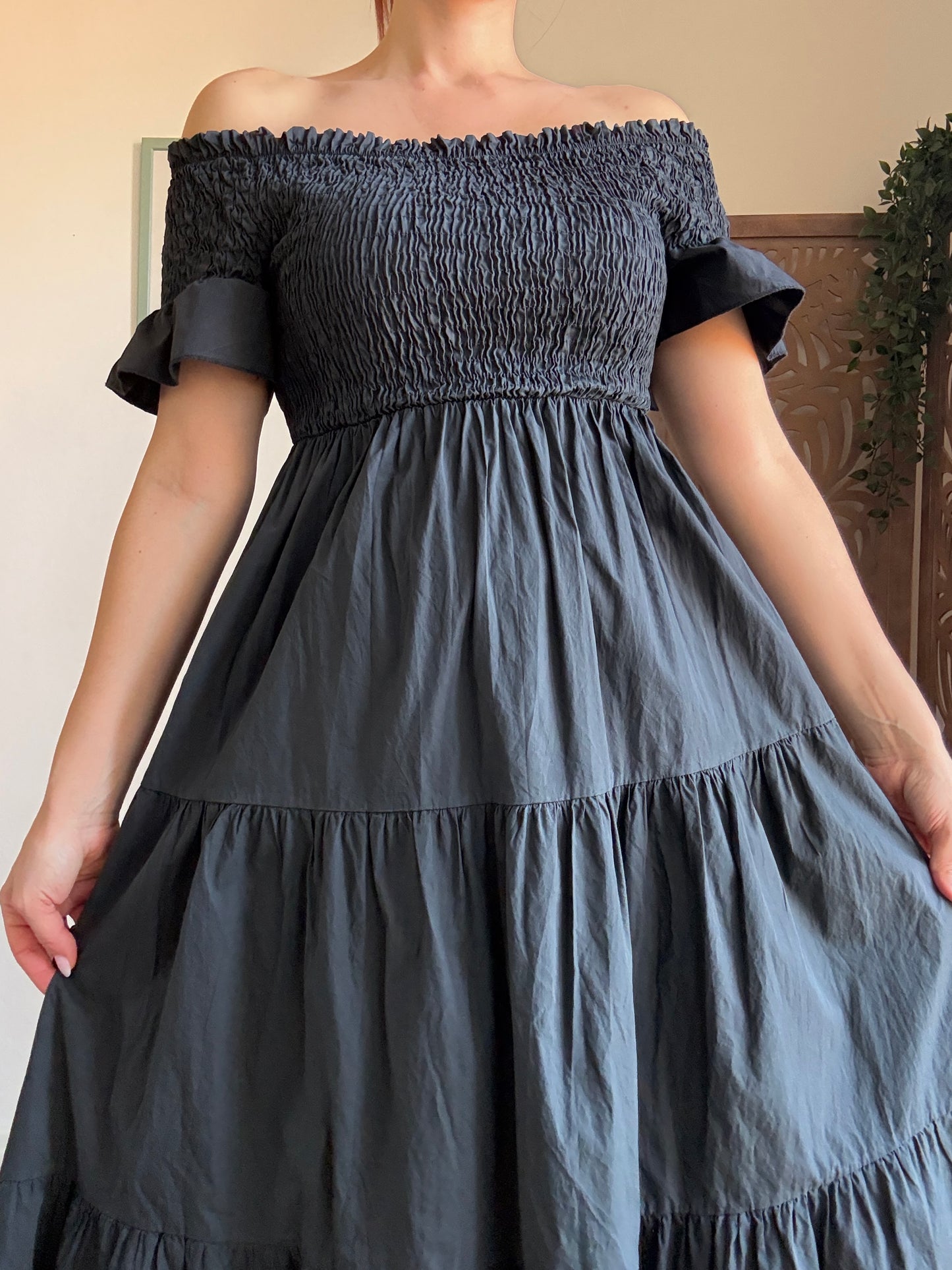Vestito Lungo Balze in Cotone con Scollo a Barca e Corpetto Elastico - In 2 Colori