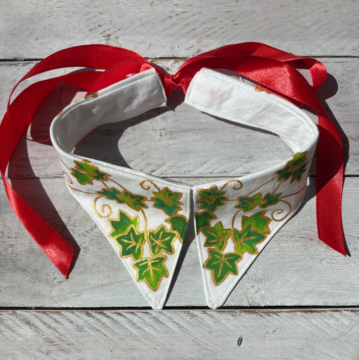 Colletto Romance dipinto a mano Edera