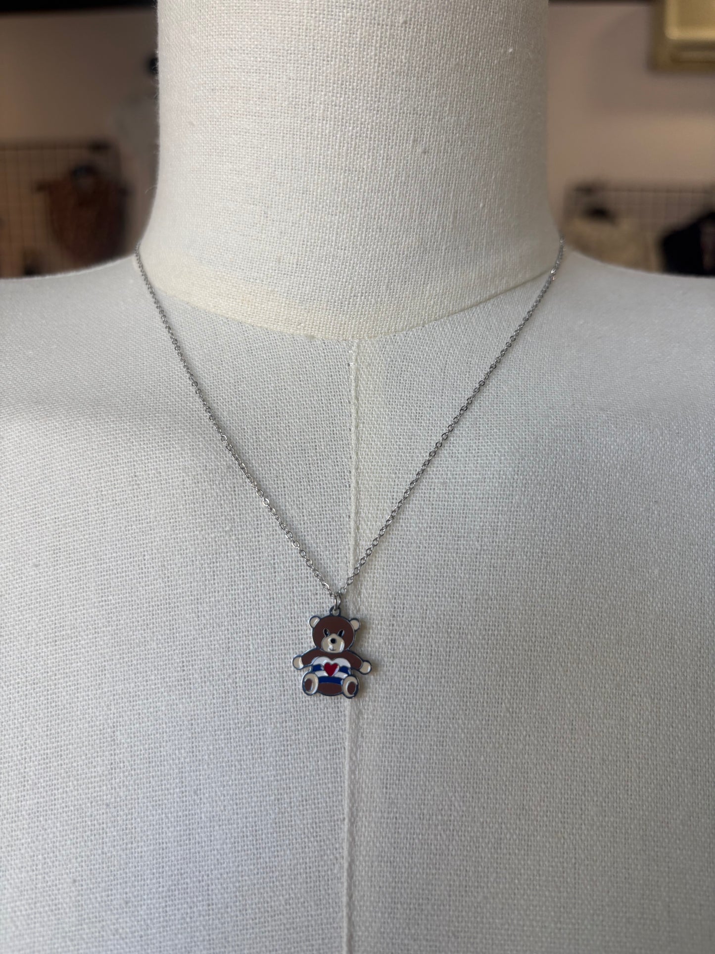 Collana in acciaio inossidabile orsetto smaltato in 2 colori