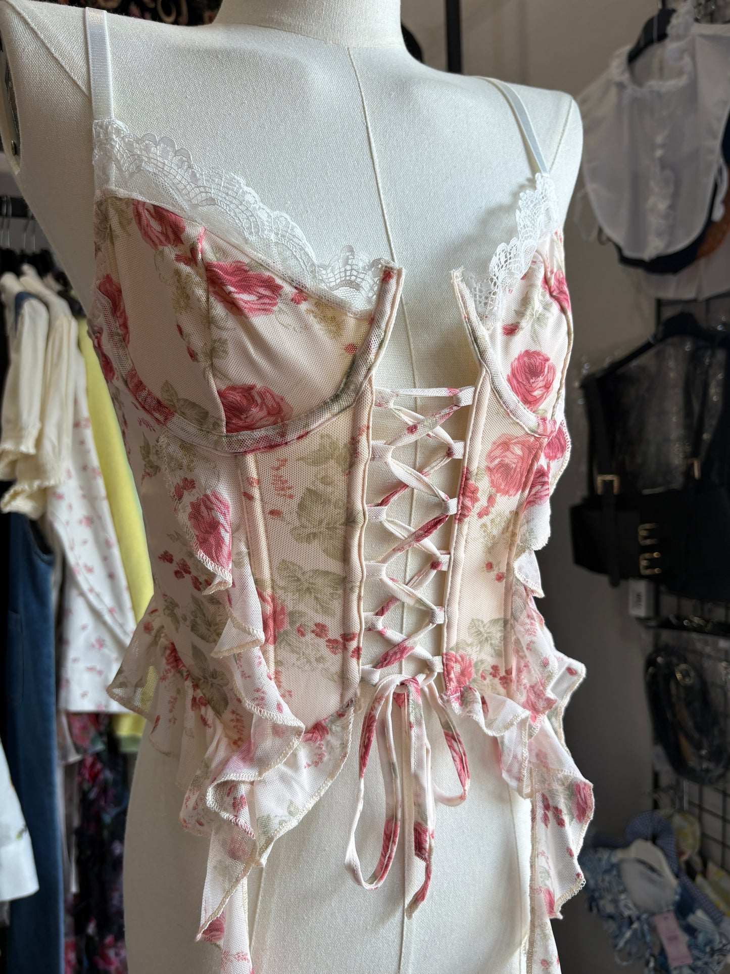 Bustino Red Roses – Stampa Floreale e Dettagli Lace-up