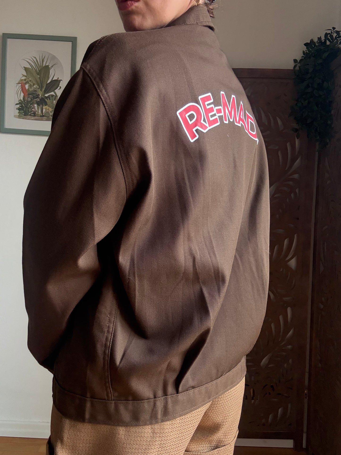 Giacca in cotone Re-Made brown con tasche ricamate unisex