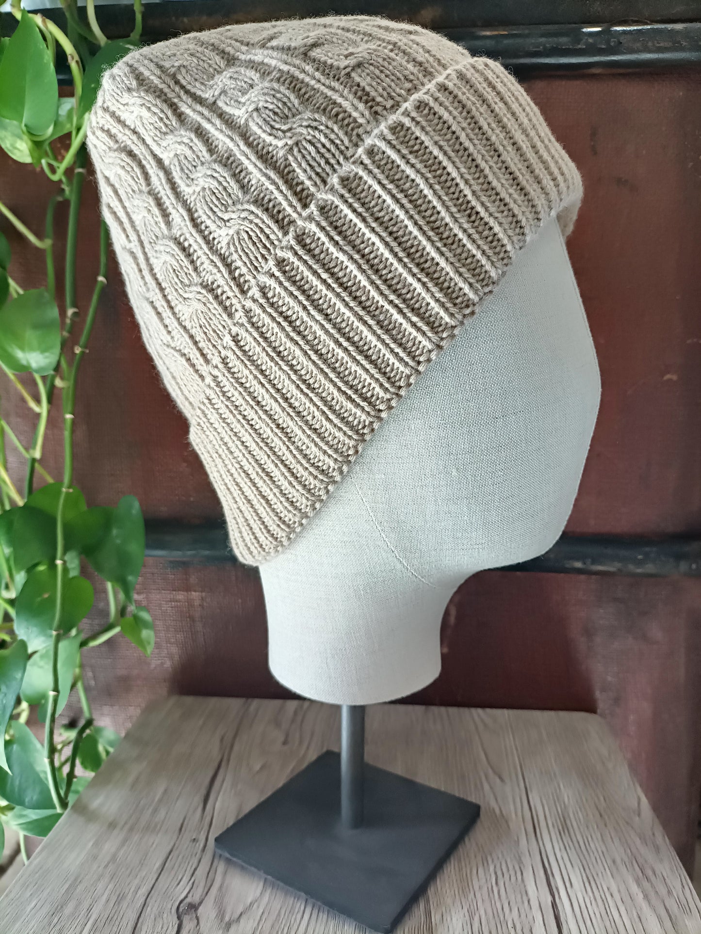 Cappellino unisex trecce in lana, viscosa e cachemire beige