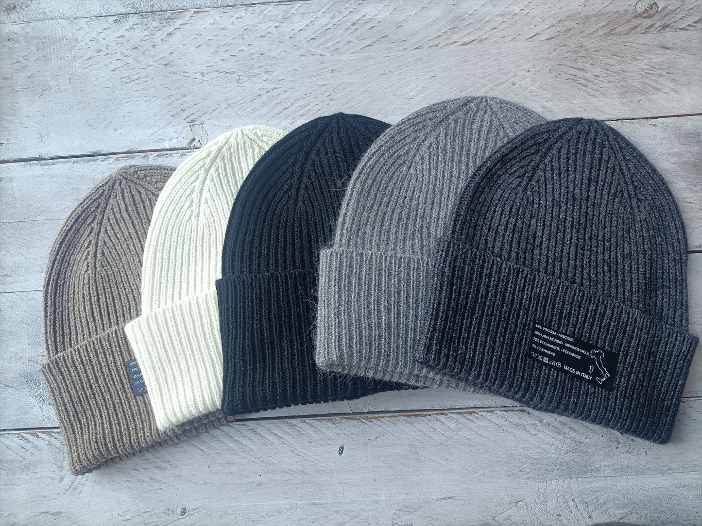 Berretto a costine in lana in + colori