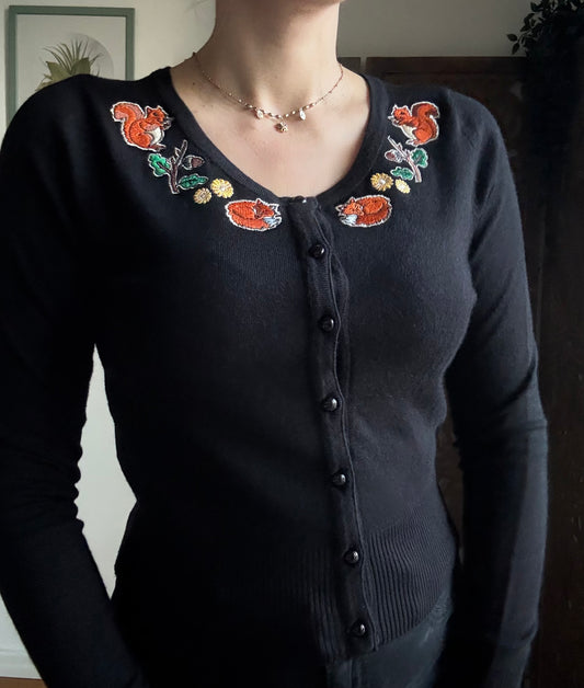 Chester cardigan nero con volpi e scoiattoli