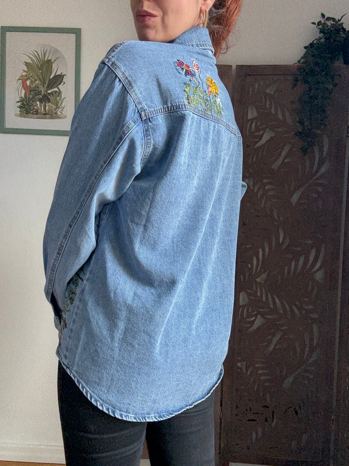 Camicia Denim Wildflower con ricami floreali