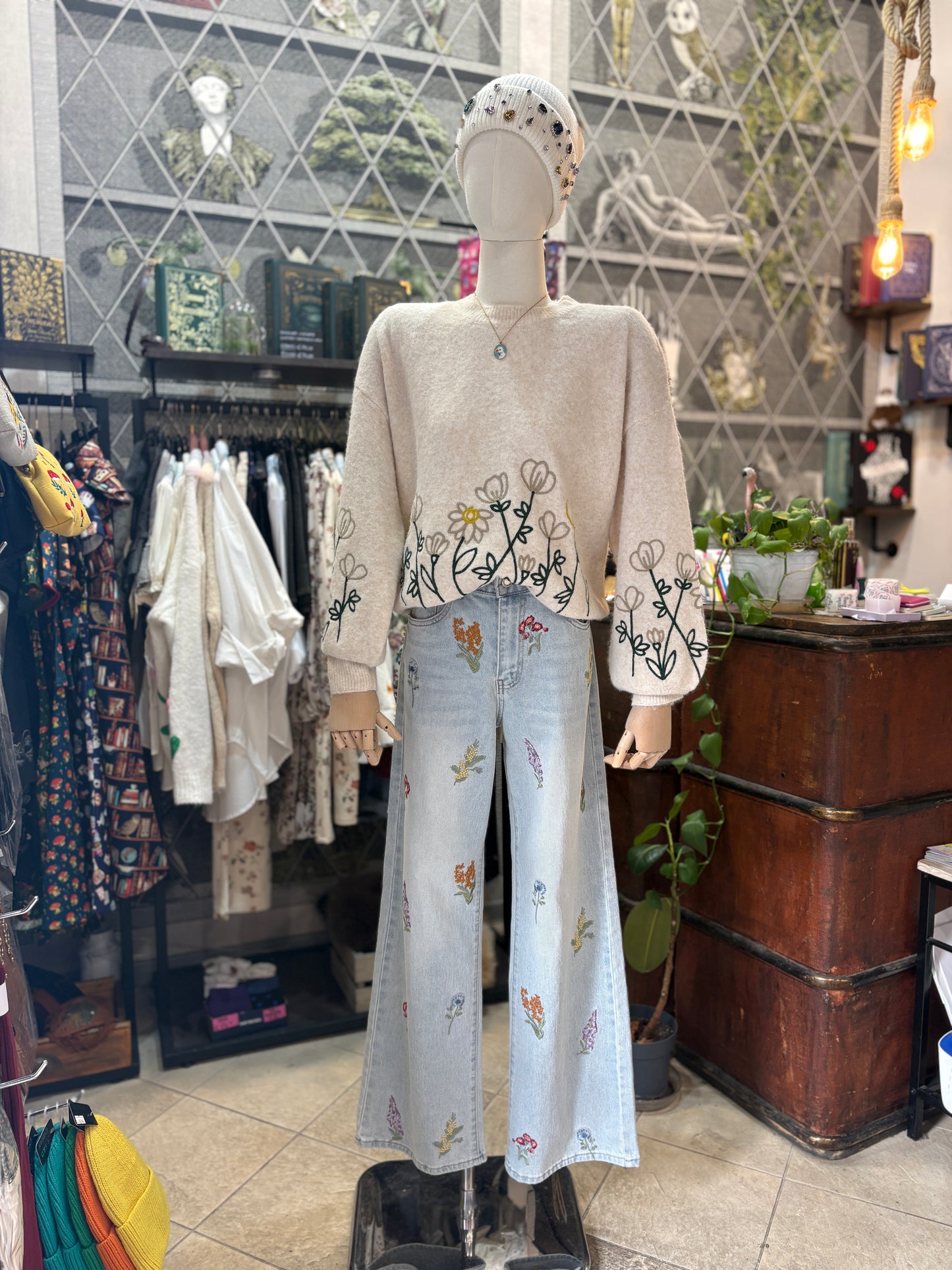 Maglione "Jardin d’Hiver" – Fascino Francese e Dettagli Floreali