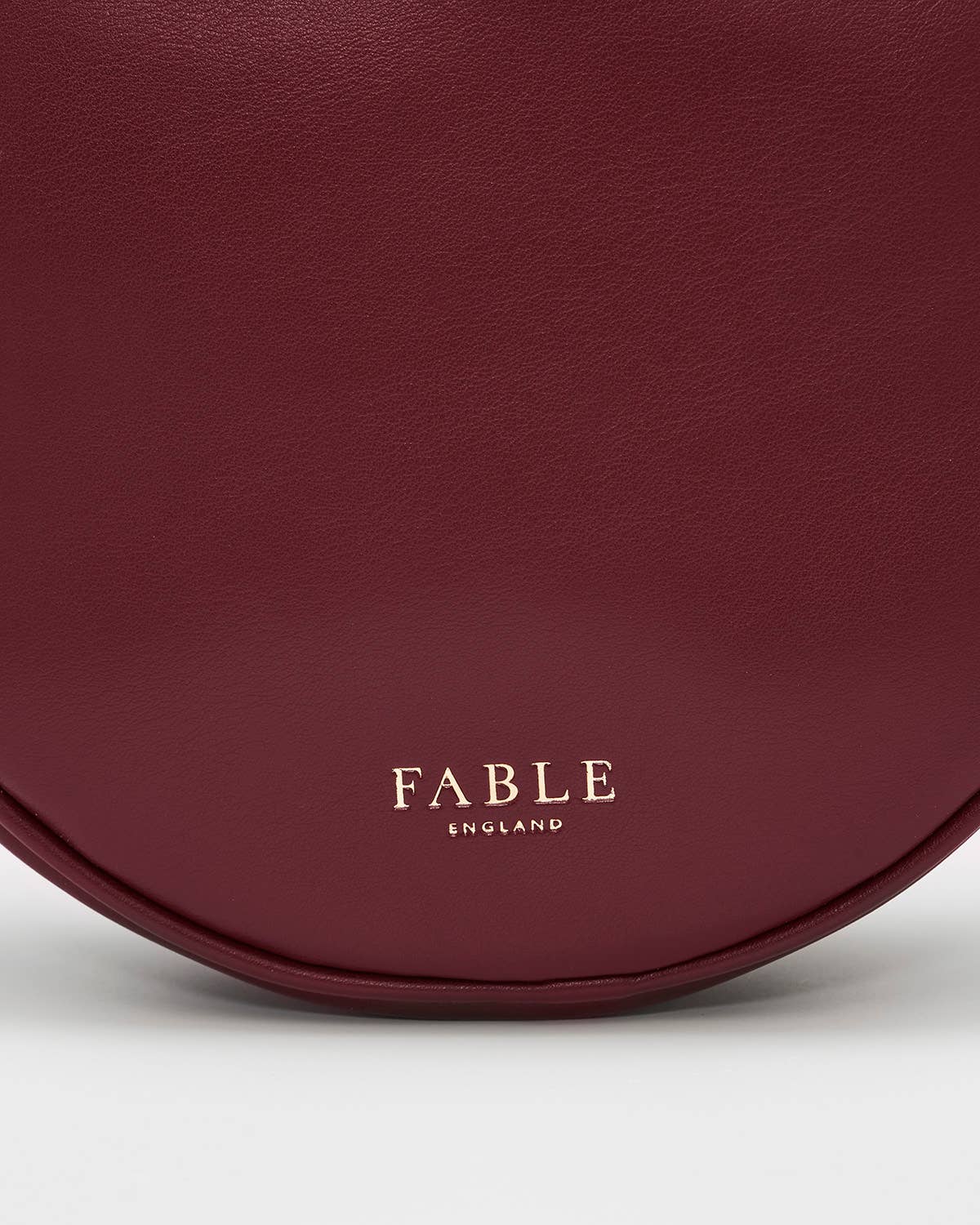 Borsa tonda Chloe Owl ricamata in ecopelle bordeaux - Fable England