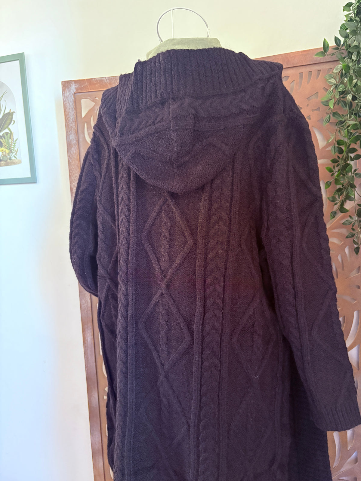 Cardigan lungo a trecce con cappuccio e rose in maglia - In 3 colori