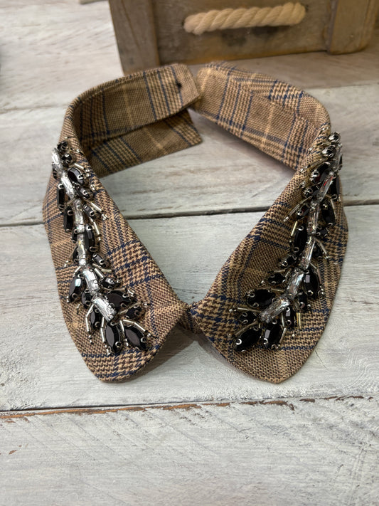 Colletto Gioiello Oxford - Trama tartan marrone con cristalli neri