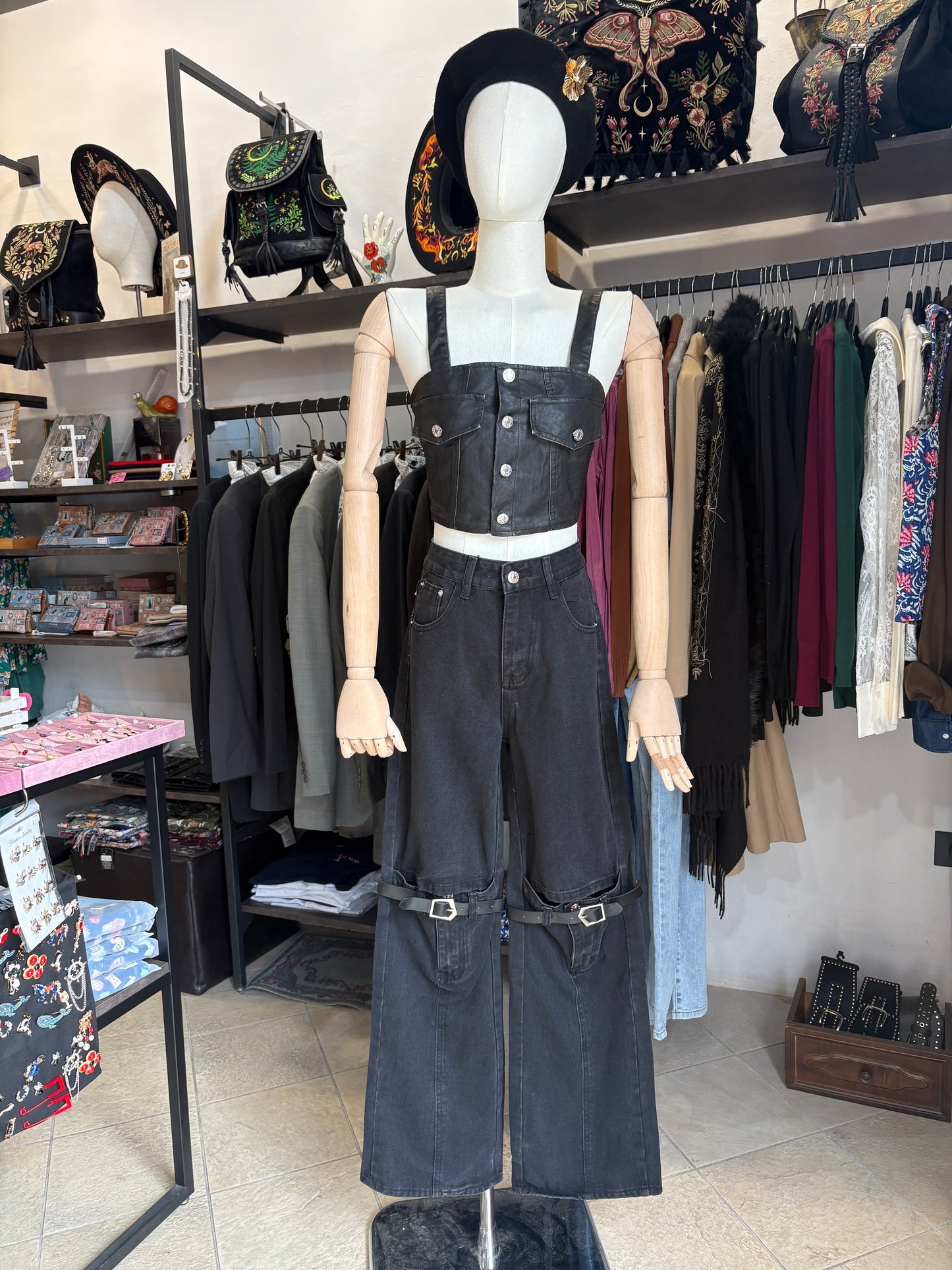 Pantaloni Wide-Leg "Edge & Buckle" – Nero Denim