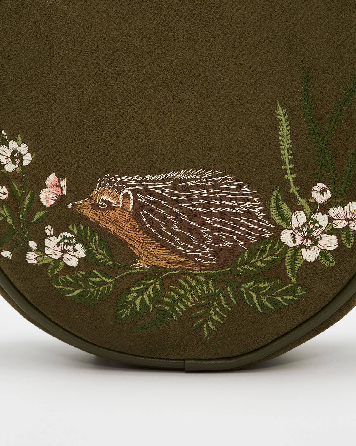 Borsa tonda Chloe Hedgehog ricamata in suedette kaki - Fable England