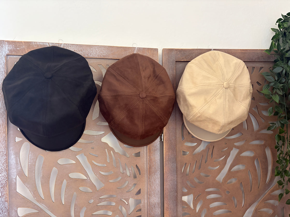 Cappello Baker Boy effetto scamosciato con cuori dorati - In 3 colori
