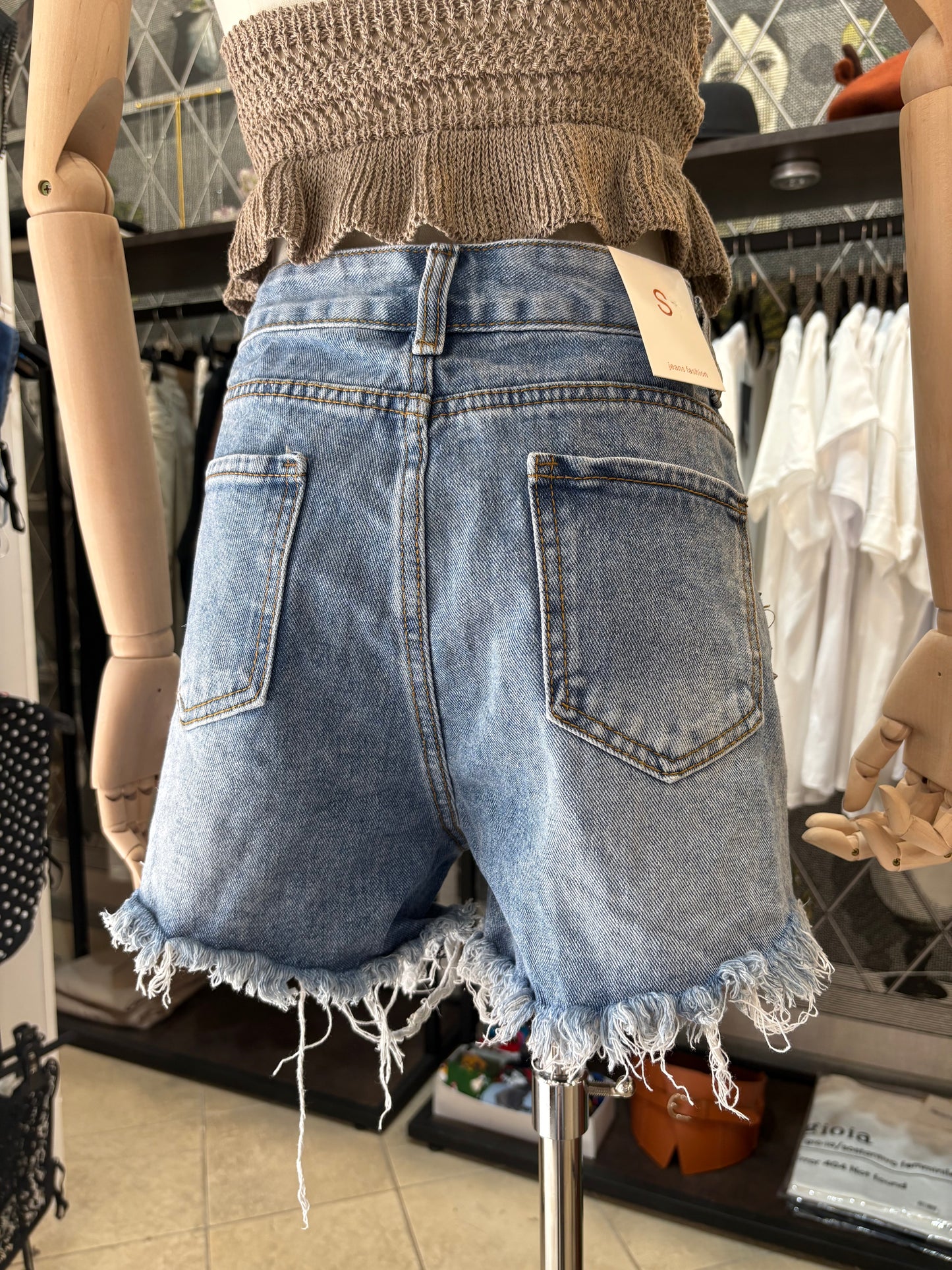 Shorts di Jeans Donna con Borchie – Denim Strappato, Look Rock in 2 colori