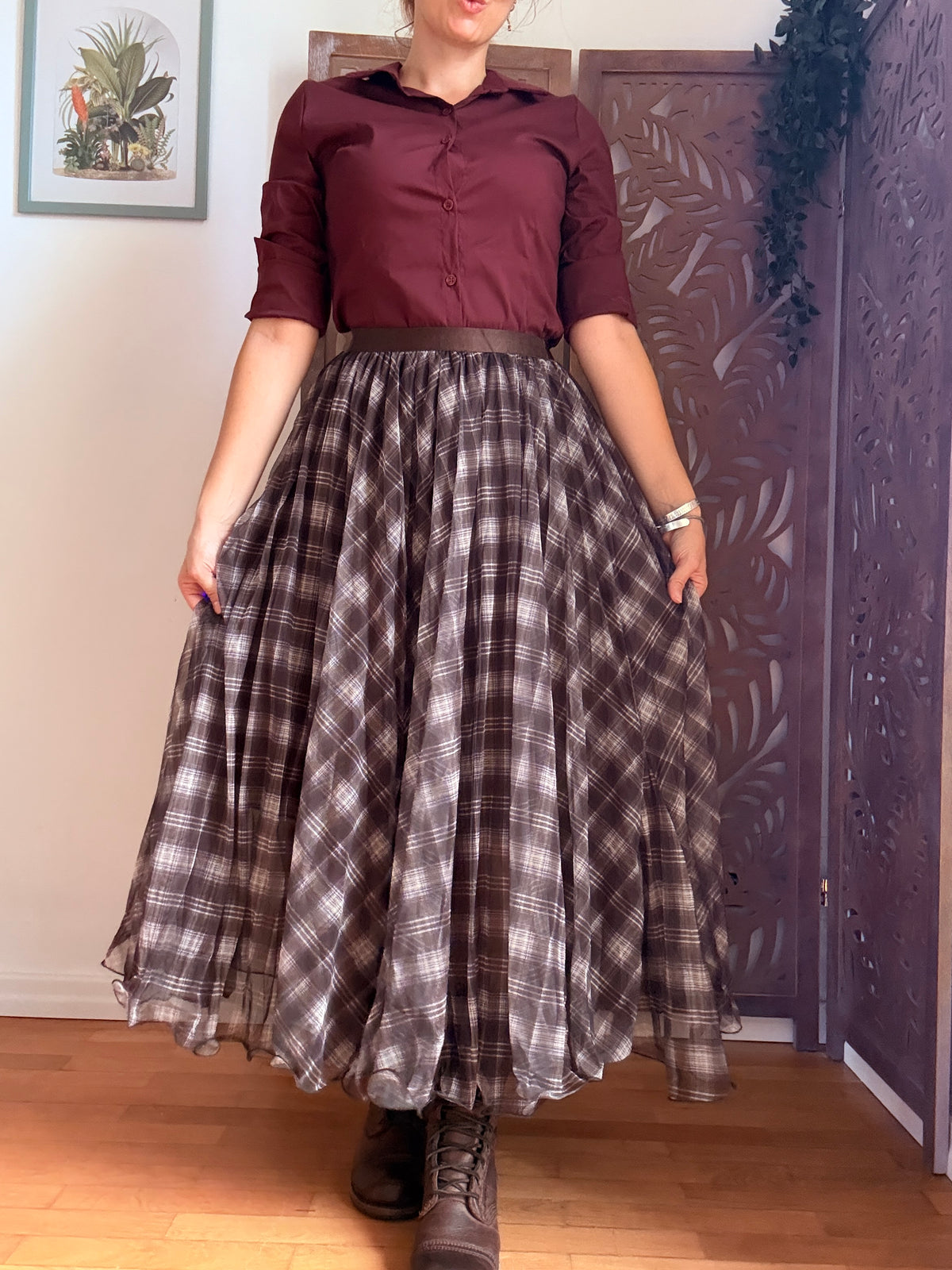 Gonna lunga in tulle tartan marrone con orlo a onde