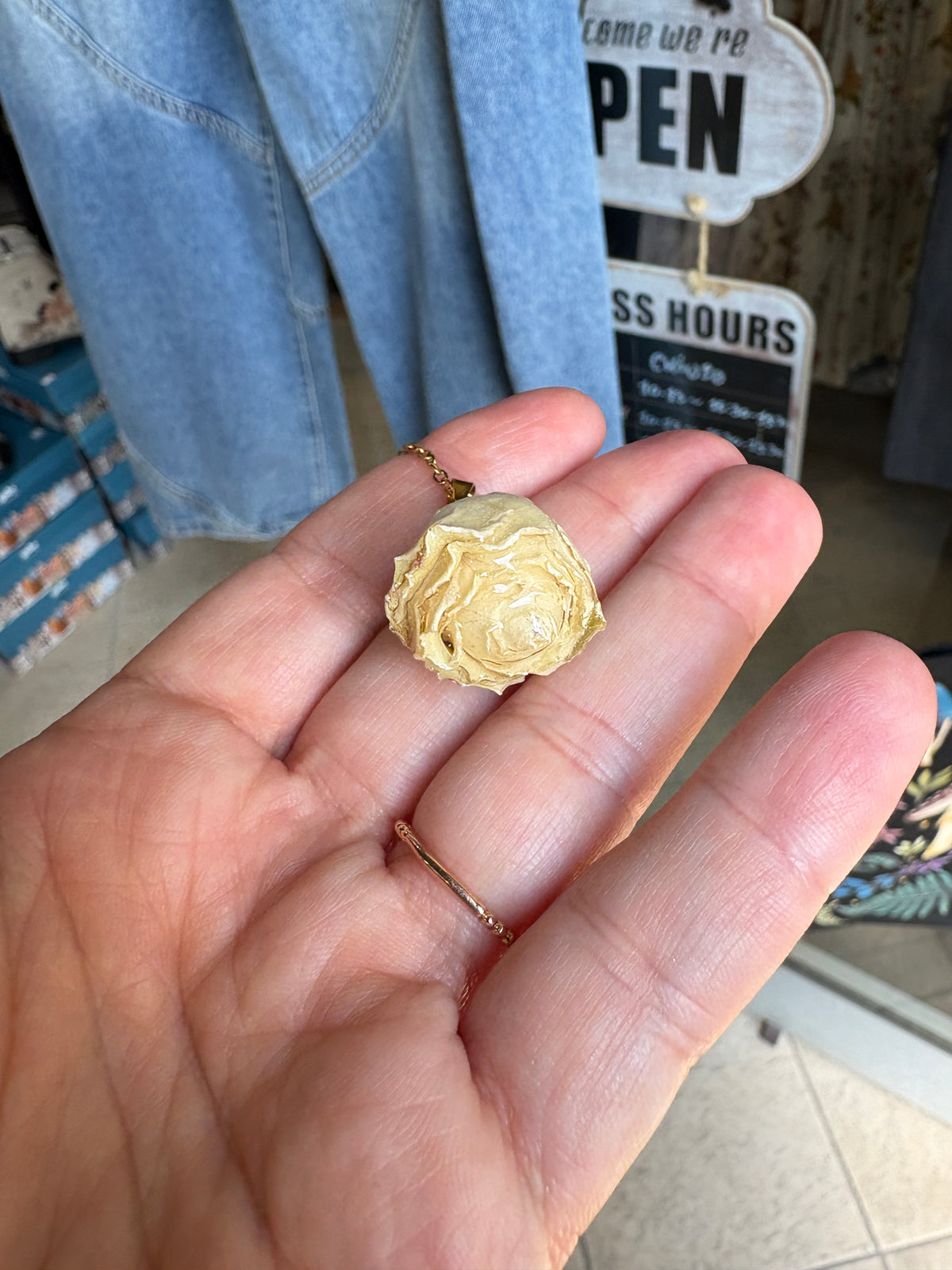 Collana "Rosa Eterna" – Bocciolo di Vera Rosa in Resina e Acciaio Inossidabile