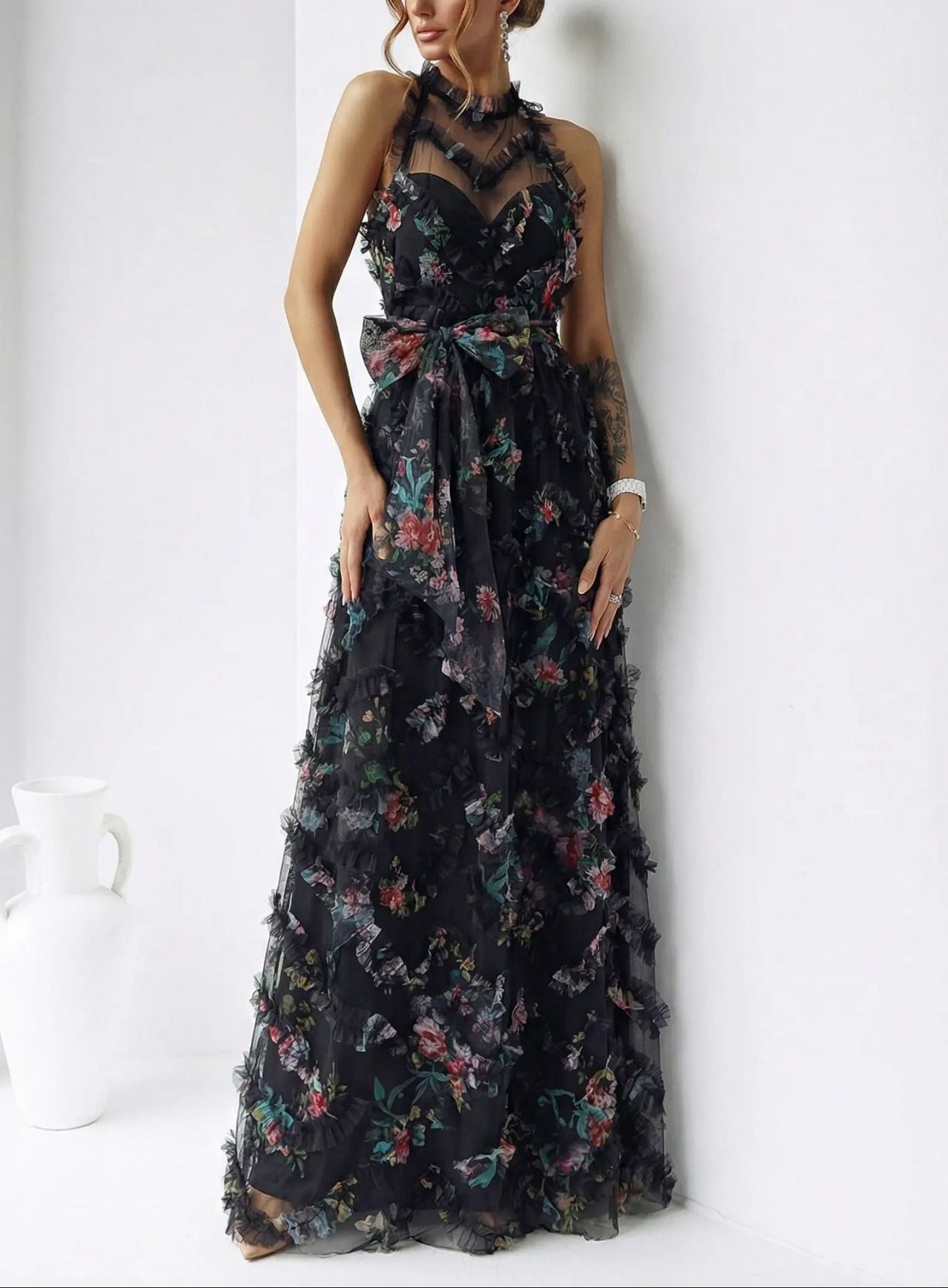 Abito Iris - Incanto Floreale: Abito Lungo in Tulle con Volant - Nero