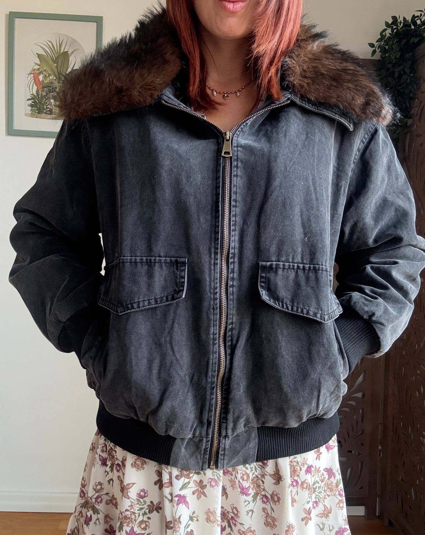 Giaccone oversize in cotone nero con collo in ecopelliccia removibile