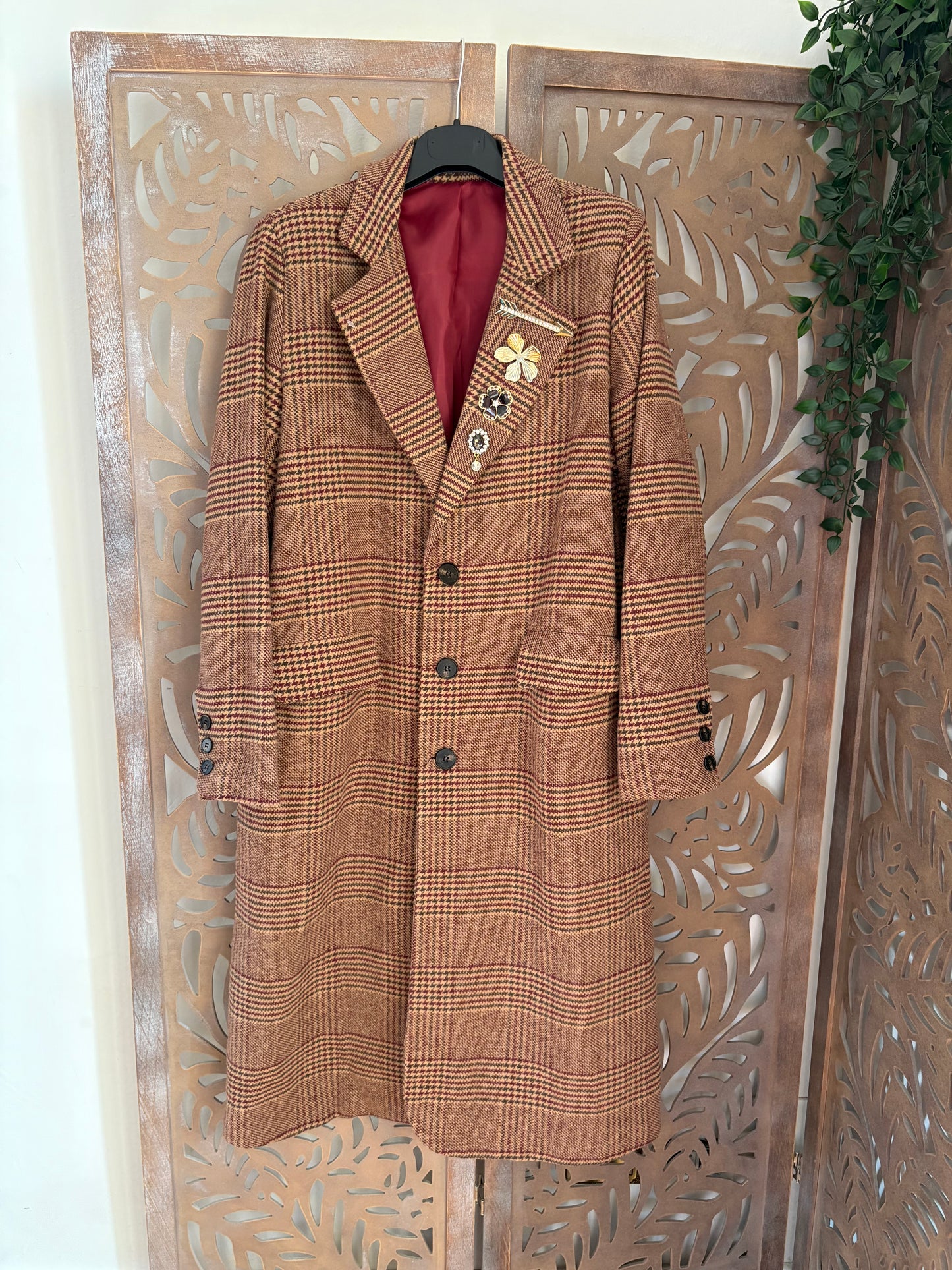 Cappotto College lungo bordeaux a quadretti in cotone con spille