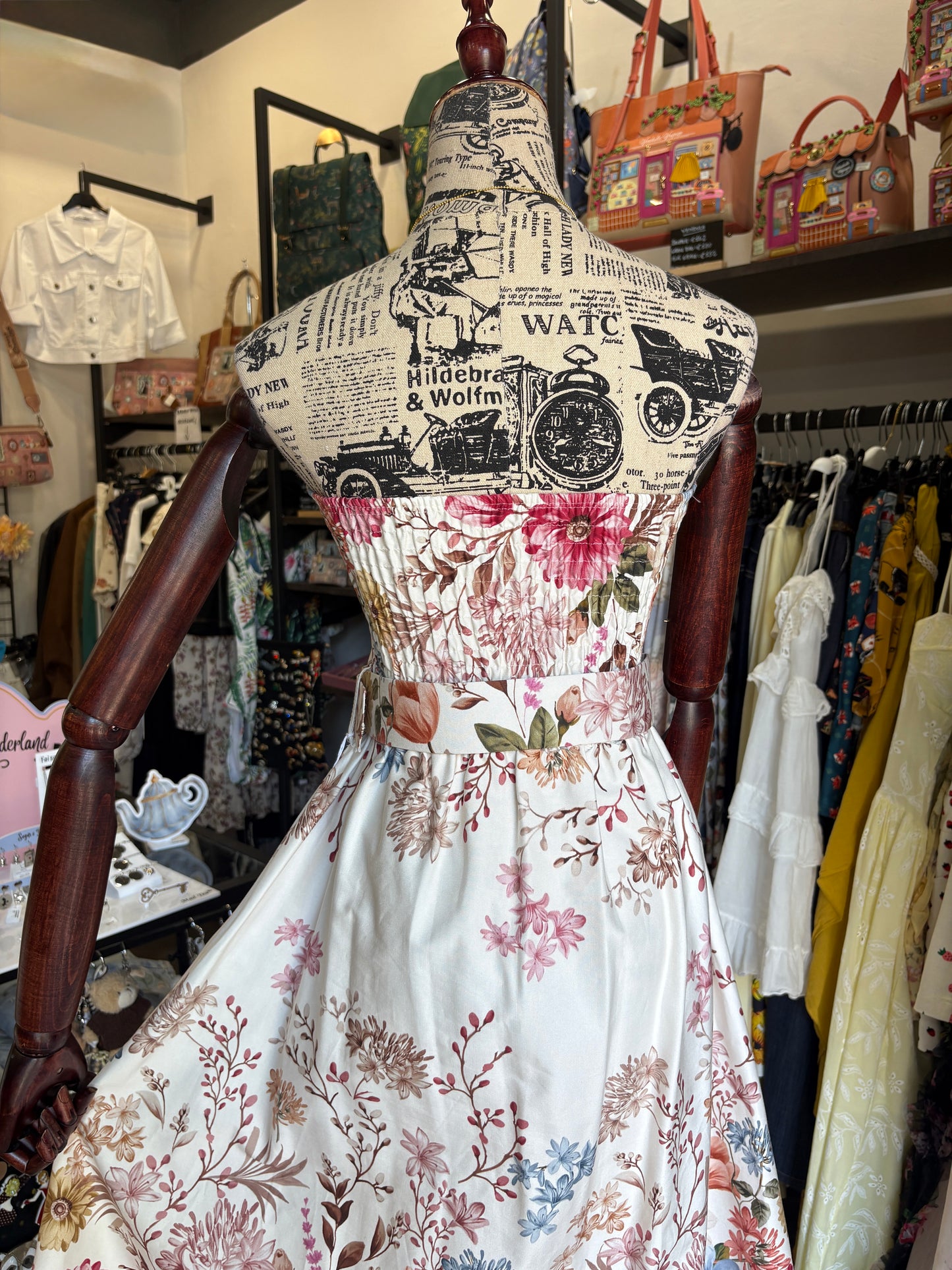 Vestito Midi Floreale in Cotone Bianco – Eleganza Rétro e Fascino Romantico