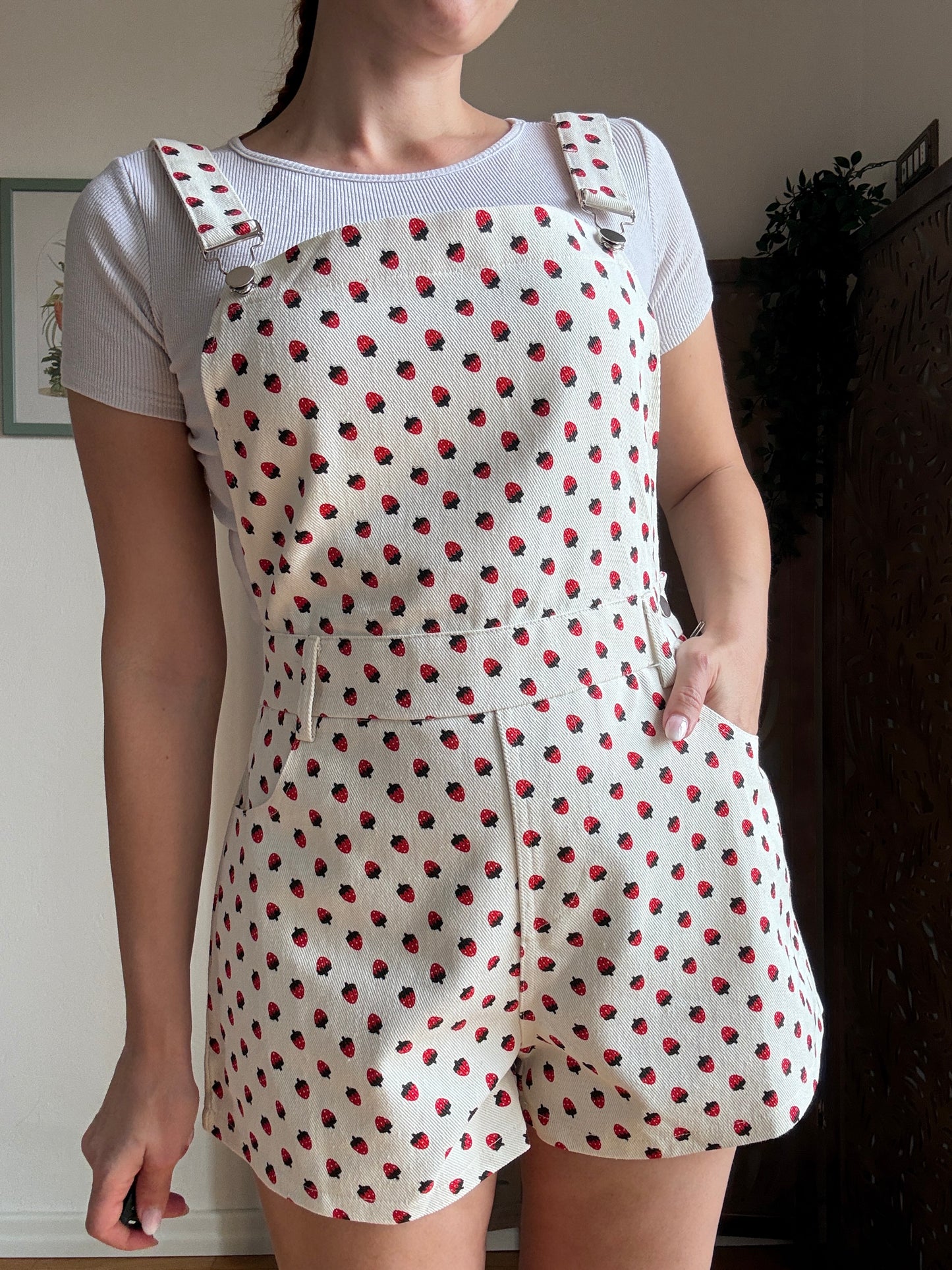 Salopette Corta in Cotone con Fragole – Strawberry Summer