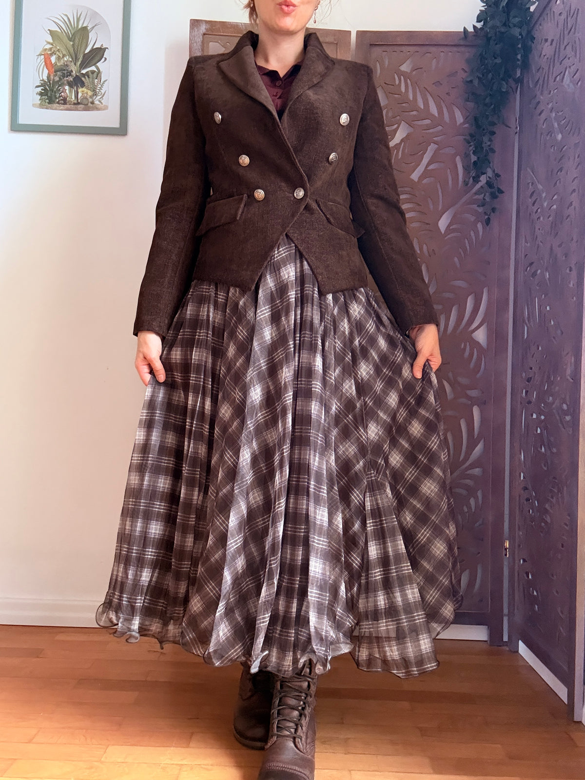 Gonna lunga in tulle tartan marrone con orlo a onde
