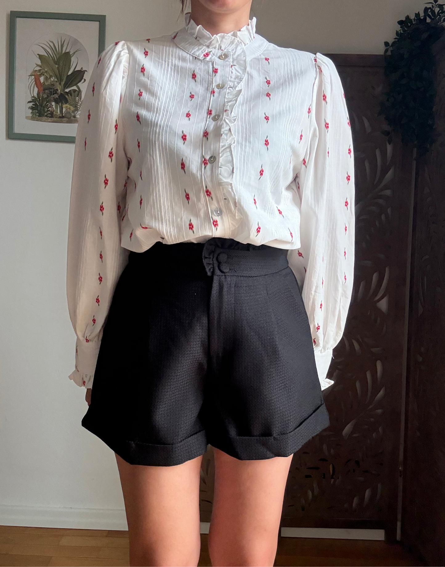 Short a revers con volant neri