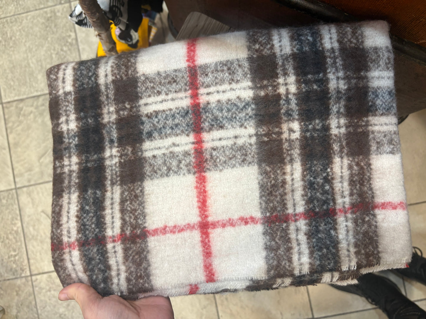 Sciarpa invernale plaid in misto lana con frange in 3 colori