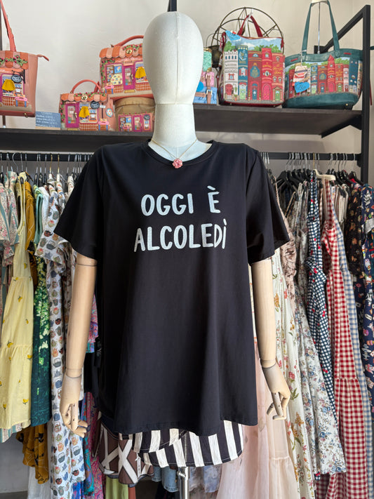 T- Shirt Curvy Nera con Scritte Divertenti Strass