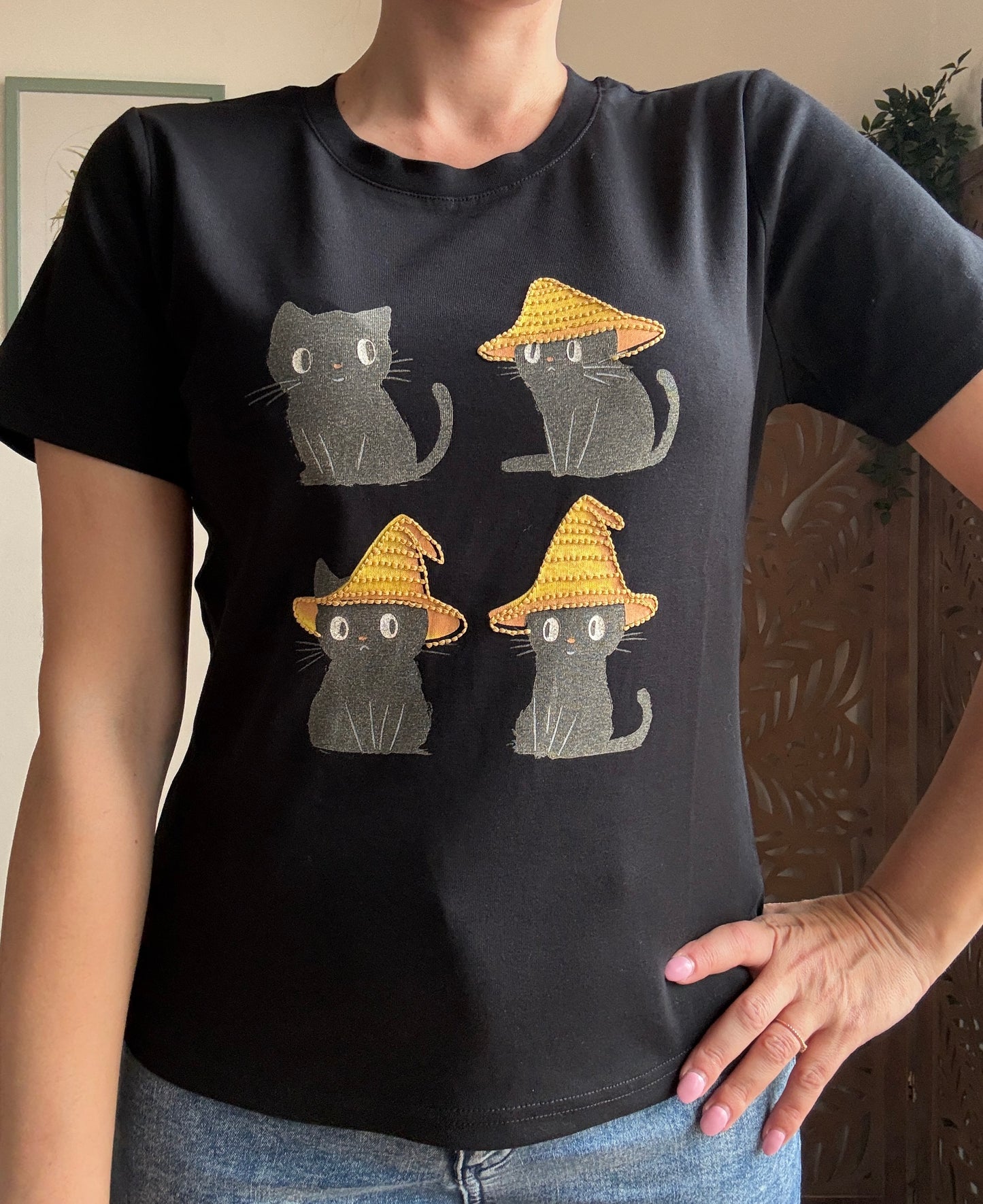 T-shirt in Cotone Gattini Magici con Applicazioni Ricamate - in 4 Colori